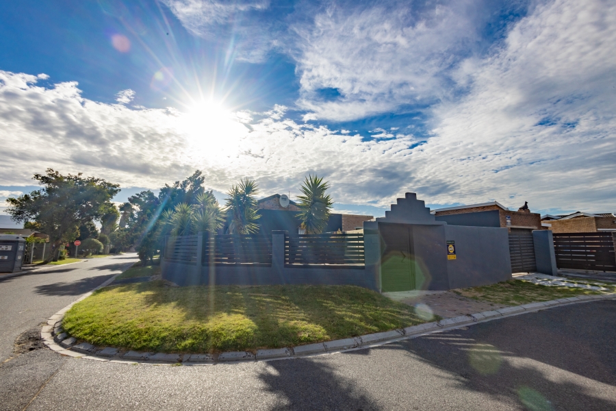 3 Bedroom Property for Sale in Glenwood Western Cape